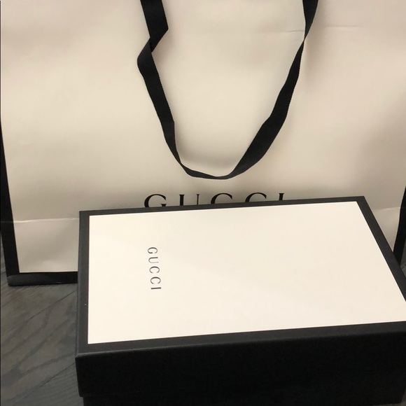 Women’s Gucci Sneakers. - Picture 6 of 8
